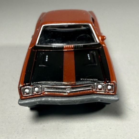 Johnny Lighting 1969 Plymouth Roadrunner Die-Cast 1:64 - Picture 3 of 6